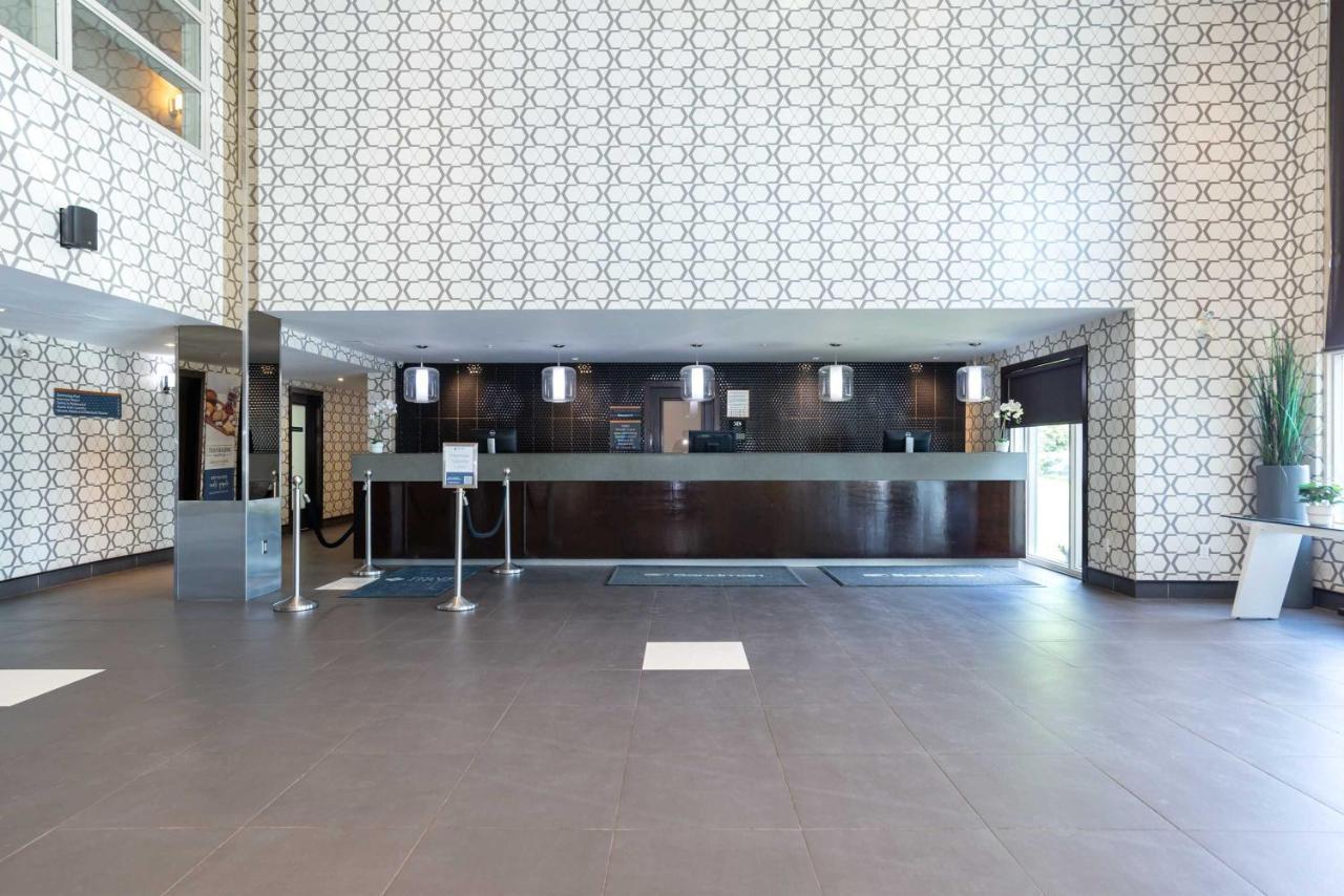 Sandman Hotel & Suites Calgary South Exterior foto