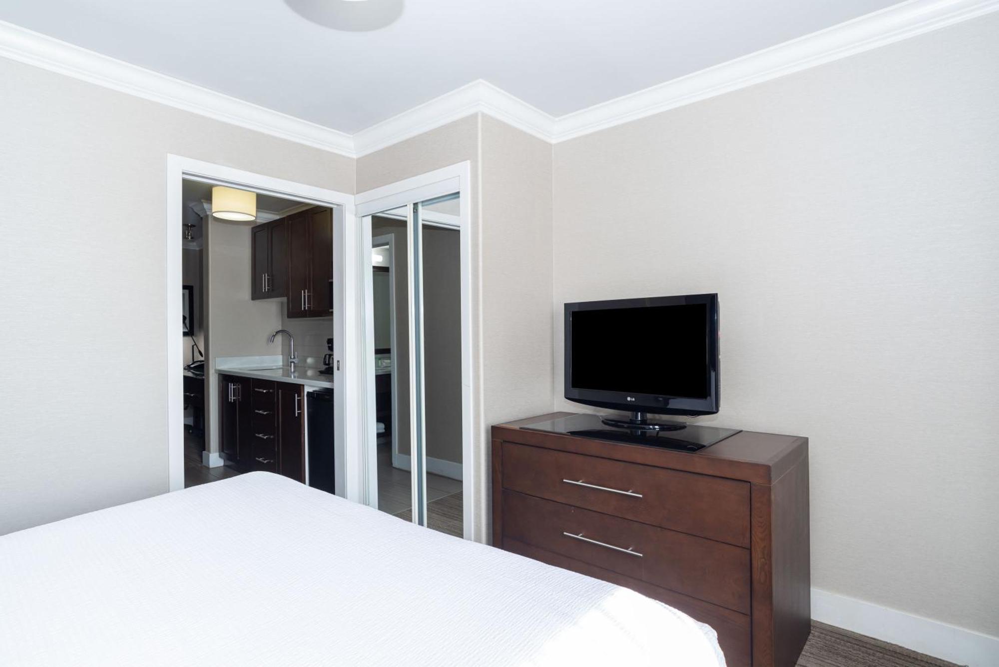 Sandman Hotel & Suites Calgary South Exterior foto