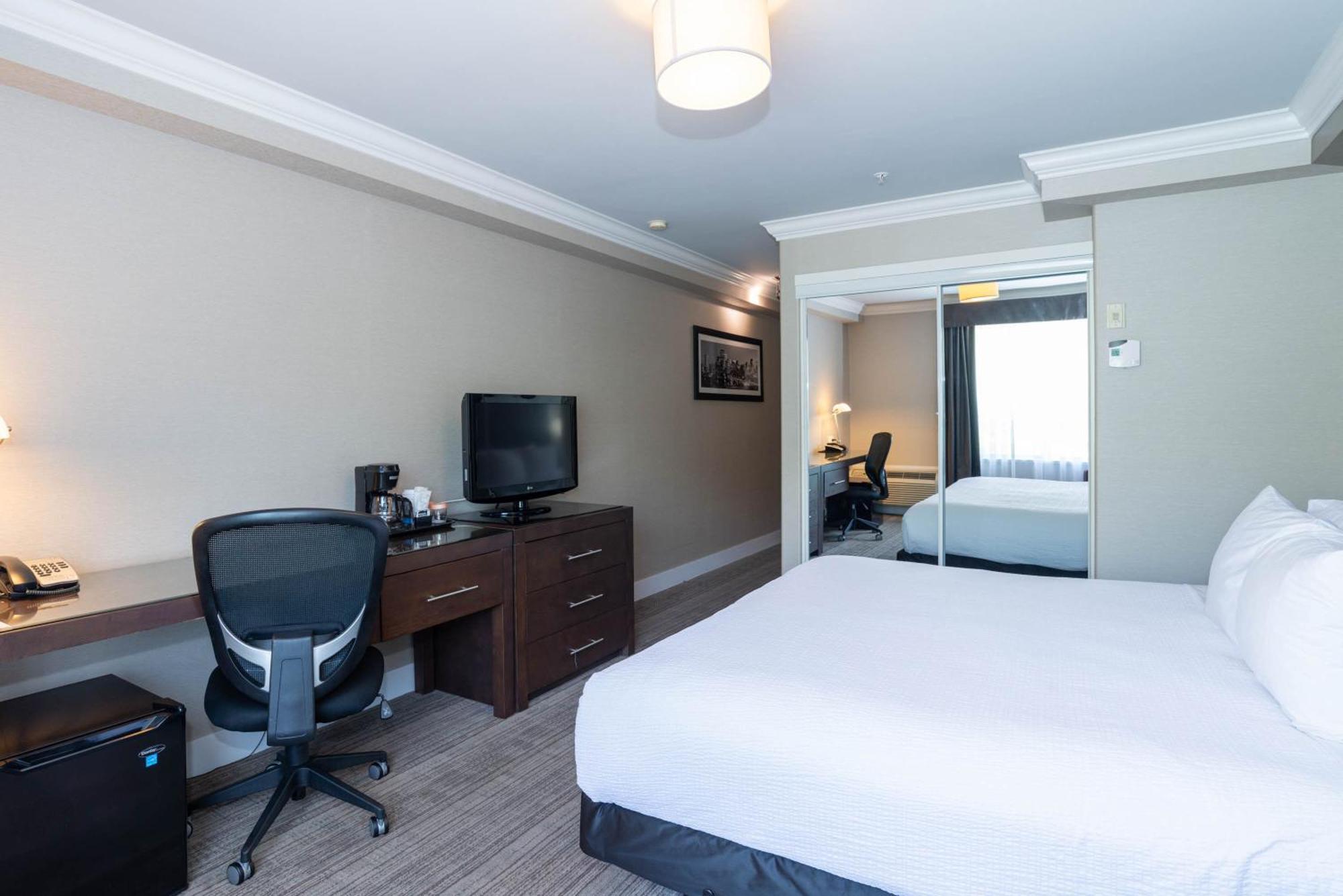 Sandman Hotel & Suites Calgary South Exterior foto